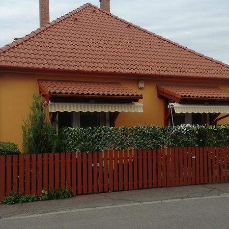 Kéri Vendégház Mosonmagyarovar Exterior foto