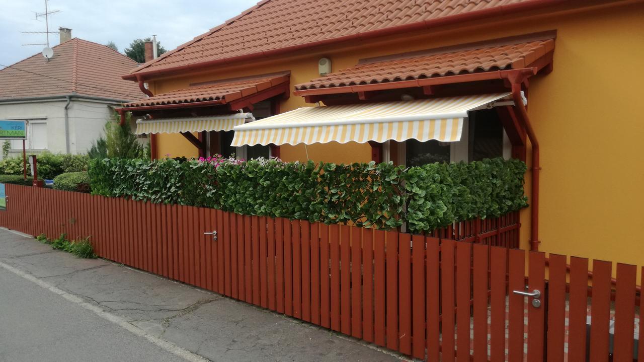 Kéri Vendégház Mosonmagyarovar Exterior foto